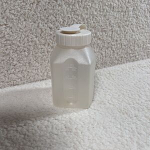 Rubbermaid Vtg Servin Saver 1 Pint Drink Jug Flip Spout Screw Lid Almond 0229